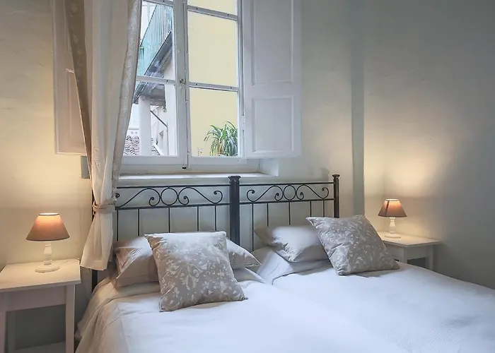 Watch The Wake Light Filled Medieval Palace 아파트